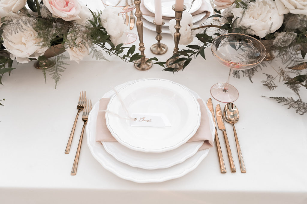 Hochzeit, Wedding, Hoher Darsberg, Outdoor Wedding, Hochzeitstafel, Weds4rent, Kerzen, Teller, Sektgläser, Champanger