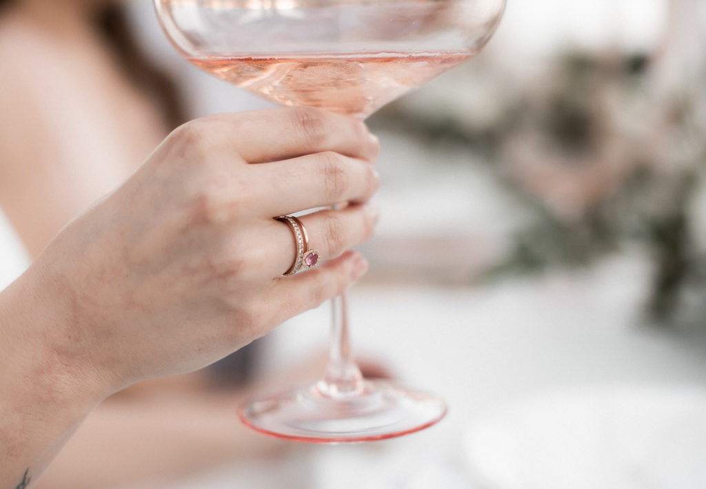 Verlobungsring, Champagner, Sektglas, Braut, Wedding, Sektempfang, Hochzeitsplanung,