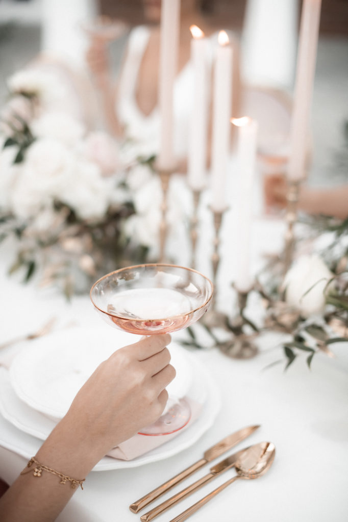 Hochzeit, heiraten in Hessen, Hochzeitslocation, heiraten, Tischdekoration, Anja Frey Weddings & Events, Sekt