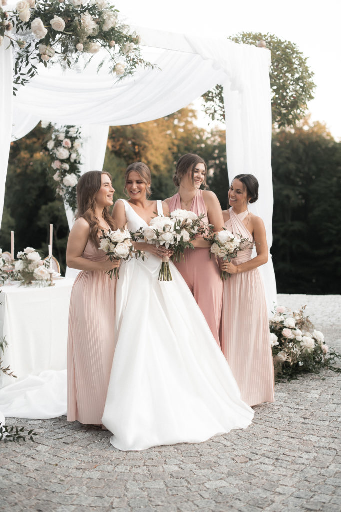 Braut und Brautjungfern, Brautkleid, Brautjungernkleider, Freundschaft, Hoher Darsberg