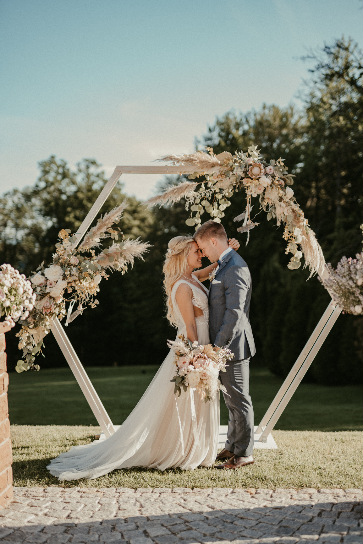 Hoher Darsberg, Hochzeitsplanung, Traubogen, freie Trauung, Braupaar, Boho Hochzeit